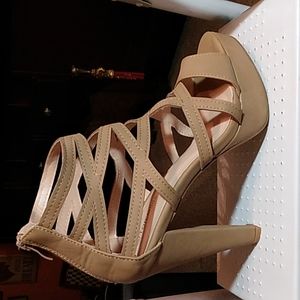 Top Moda beige sandal.